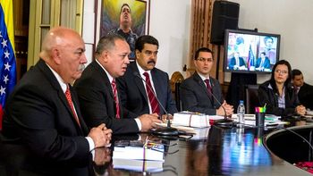 renuncio el gabinete completo del gobierno venezolano renuncio el gabinete completo del gobierno venezolano