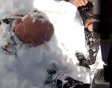 Rescatan a un esquiador de una avalancha de nieve