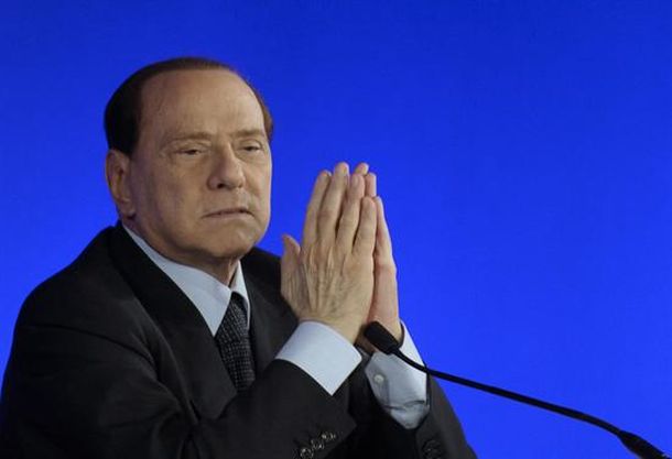 Berlusconi, jaqueado, se va del gobierno