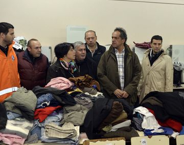 Scioli recorrió Salto: Mientras haya un evacuado vamos a seguir trabajando