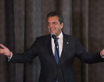 Massa cerró su campaña entre encuentros con empresarios y estudiantes del Pellegrini