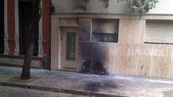 prendieron fuego la casa del presidente de newells prendieron fuego la casa del presidente de newells