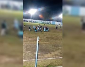 Santa Fe: hubo una batalla campal en un partido de fútbol
