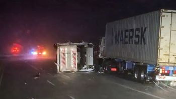 fuerte temporal de viento, granizo y lluvia tumbo a varios camiones en santa fe fuerte temporal de viento, granizo y lluvia tumbo a varios camiones en santa fe