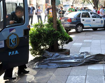 Tragedia pasional en Recoleta: apuñaló a su mujer y se suicidó