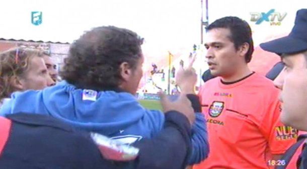Furioso, Troglio calificó de delincuente al árbitro de la eliminación de Gimnasia