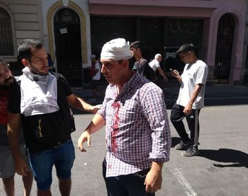 Un periodista de C5N brutalmente herido en la protesta del Congreso
