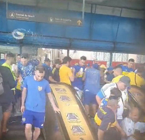 Barras de Fluminense atacaron a hinchas de Boca en el subte de Río de Janeiro