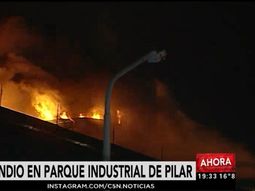 un enorme incendio destruyo una conocida fabrica ubicada en pilar un enorme incendio destruyo una conocida fabrica ubicada en pilar