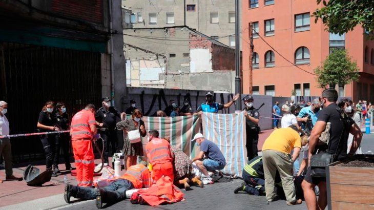 VIDEO: Un hombre se subió con su auto a la vereda en España y provocó una tragedia