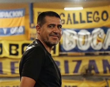 Boca: apareció un pasacalle de apoyo para Riquelme