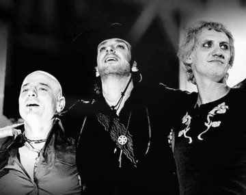Expectativa por afiches con los nombres de los integrantes de Soda Stereo: ¿vuelve la banda?