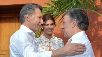 Macri saludando a Santos en Cartagena Macri saludando a Santos en Cartagena