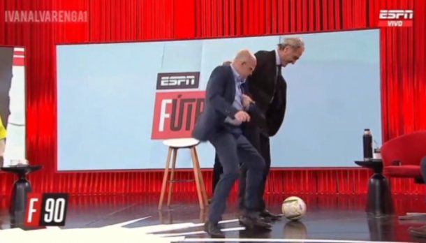 Video: repudiable burla de Arcucci sobre la lesión del Changuito Zeballos