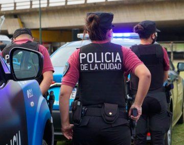 Proponen que los policías no porten armas cuando están fuera de servicio