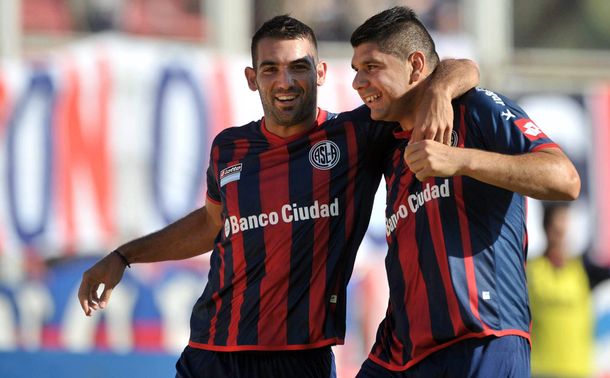 San Lorenzo goleó a Belgrano, que jugó casi todo el partido con diez jugadores