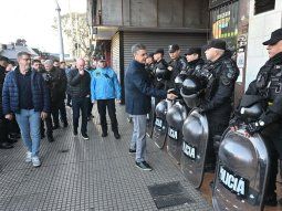 Operativo en Liniers: desalojan a manteros y vendedores de comida callejera