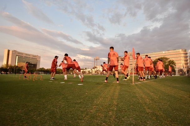 River se prepara en Paraguay para la Supercopa Internacional ante Talleres. River se prepara en Paraguay para la Supercopa Internacional ante Talleres.