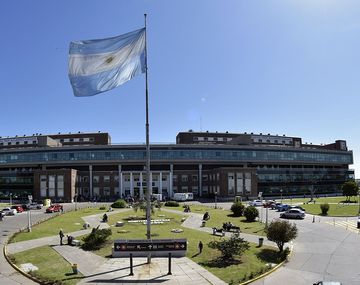 Comenzó un paro total por 48 horas en el Hospital Posadas: qué reclaman