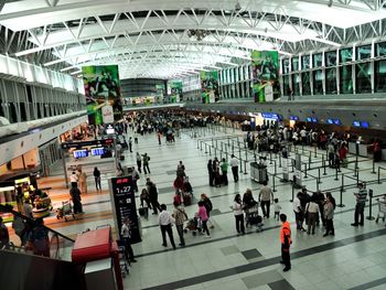Aeronáuticos levantan las medidas en las terminales