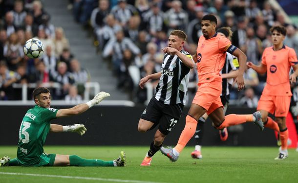 Barcelona venció 2-1 a Newcastle en su debut en la Champions League