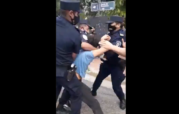 Escandaloso video: reprimen a vecinos de Paraná que se oponían a la tala de árboles