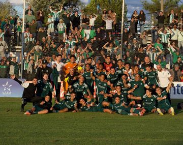 Racing (M) hizo historia en Uruguay: campeón y vuelta olímpica inédita
