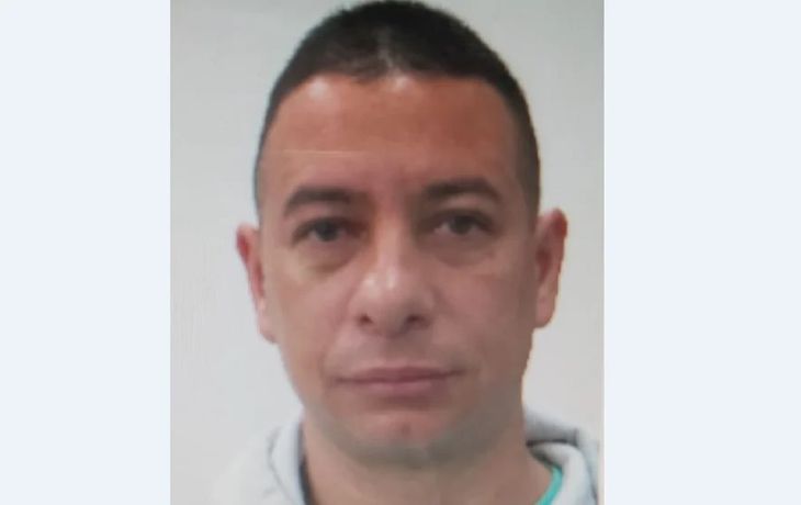 Buscan a un hombre acusado de abusar de su ahijado menor de edad