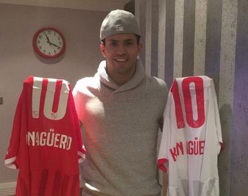 El Kun Agüero posó con la camiseta de Independiente