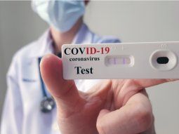Covid-19: satisfacción entre los infectólogos por la autorización para el uso del autotest