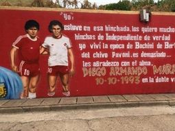 Hinchas de Independiente realizaron un mural en honor a Maradona y Bochini