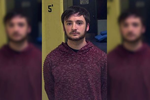 Mató a su mujer, la enterró en el jardín y se hizo pasar por ella