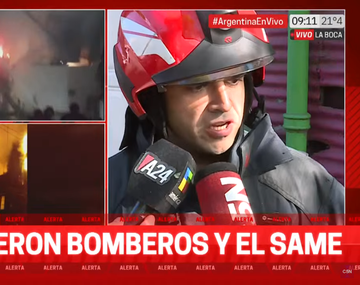 Feroz incendio en La Boca: trabajan ocho dotaciones de bomberos