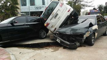 Triple choque en Punta del Este. Gentileza de diario El País. Triple choque en Punta del Este. Gentileza de diario El País.