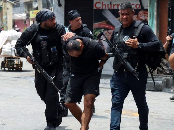 Fotos y videos: así fue el megaoperativo en Río de Janeiro contra el grupo narco Comando Vermelho Fotos y videos: así fue el megaoperativo en Río de Janeiro contra el grupo narco Comando Vermelho