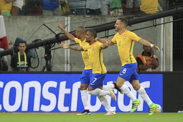 Tiki tiki vs. garra charrúa: Brasil y Uruguay igualaron en un partidazo en Recife