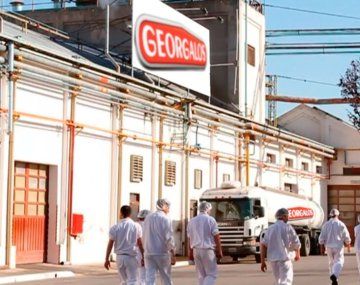 Tradicional empresa argentina de golosinas informó que fabrica caramelos en China