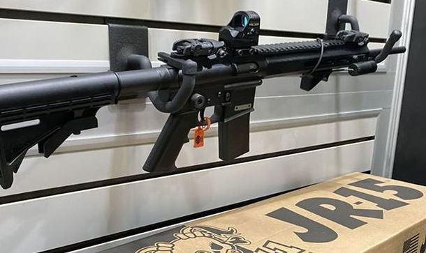 Lanzan un rifle semiautomático para chicos