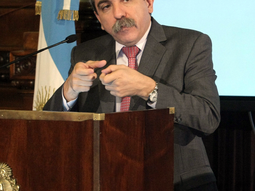 no vamos a cambiar por el paro del traidor de hugo moyano no vamos a cambiar por el paro del traidor de hugo moyano