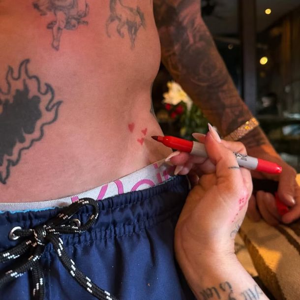 El futbolista del Inter Miami lució el tatuaje en su abdomen. El futbolista del Inter Miami lució el tatuaje en su abdomen.