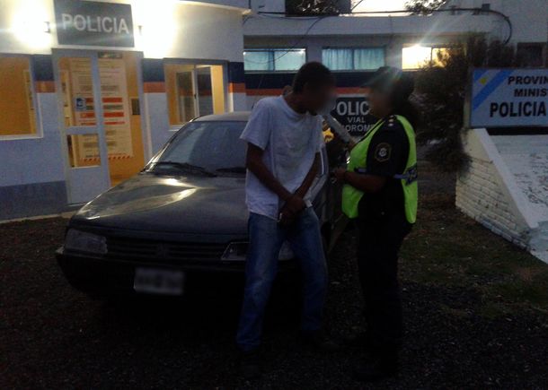 Detuvieron a un hombre que manejaba borracho por la ruta 2 con dos bebés