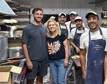 La mamá de Messi fue a la pizzería del desafío Claudio