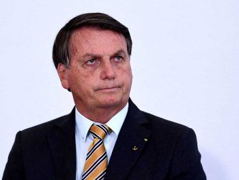 Allanan casa de Bolsonaro por certificados truchos de vacunación contra Covid