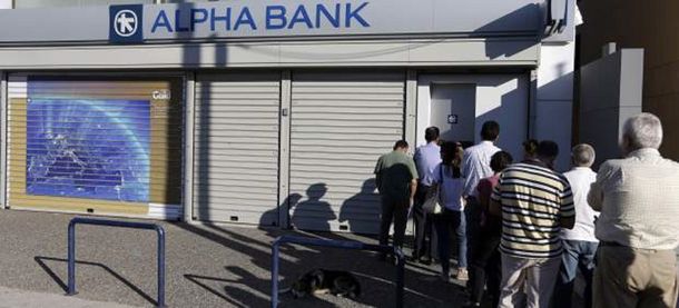 Los bancos en Grecia reabren sus puertas, pero el corralito sigue
