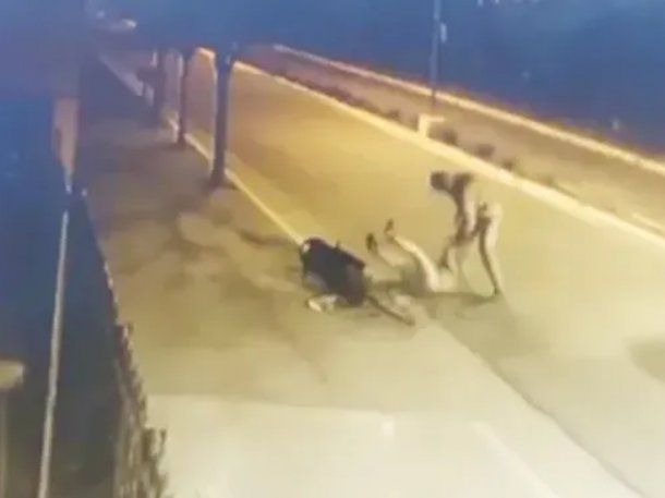 Video: casi mata a su expareja y una jueza le dio prisión domiciliaria