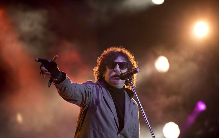 Video: Carlos Vives, Serrat, Caetano Veloso y muchos artistas más saludaron a Charly García por su cumpleaños