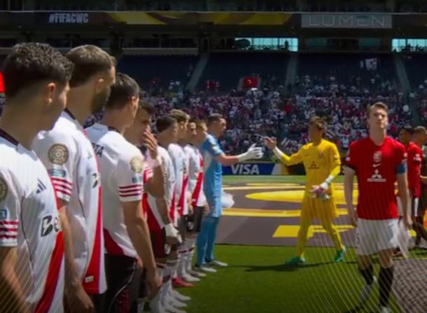 Tensión en la previa: el capitán de Urawa no saludó a los jugadores de River y encendió la polémica
