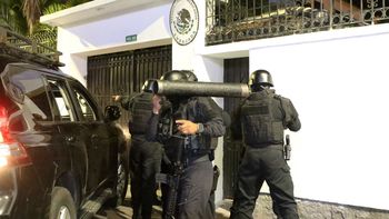 Uruguay rechazó la irrupción de la policía de Ecuador en la Embajada de México en Quito. Uruguay rechazó la irrupción de la policía de Ecuador en la Embajada de México en Quito.