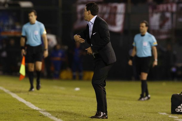 Marcelo Gallardo ante Guaraní en Paraguay
