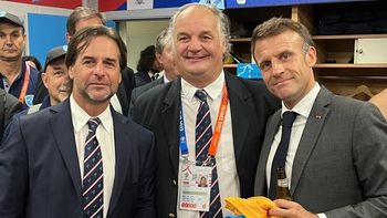 El presidente Luis Lacalle Pou se reunió con su par Emmanuel Macron y luego vieron juntos el partido de rugby entre Uruguay y Francia. El presidente Luis Lacalle Pou se reunió con su par Emmanuel Macron y luego vieron juntos el partido de rugby entre Uruguay y Francia.
